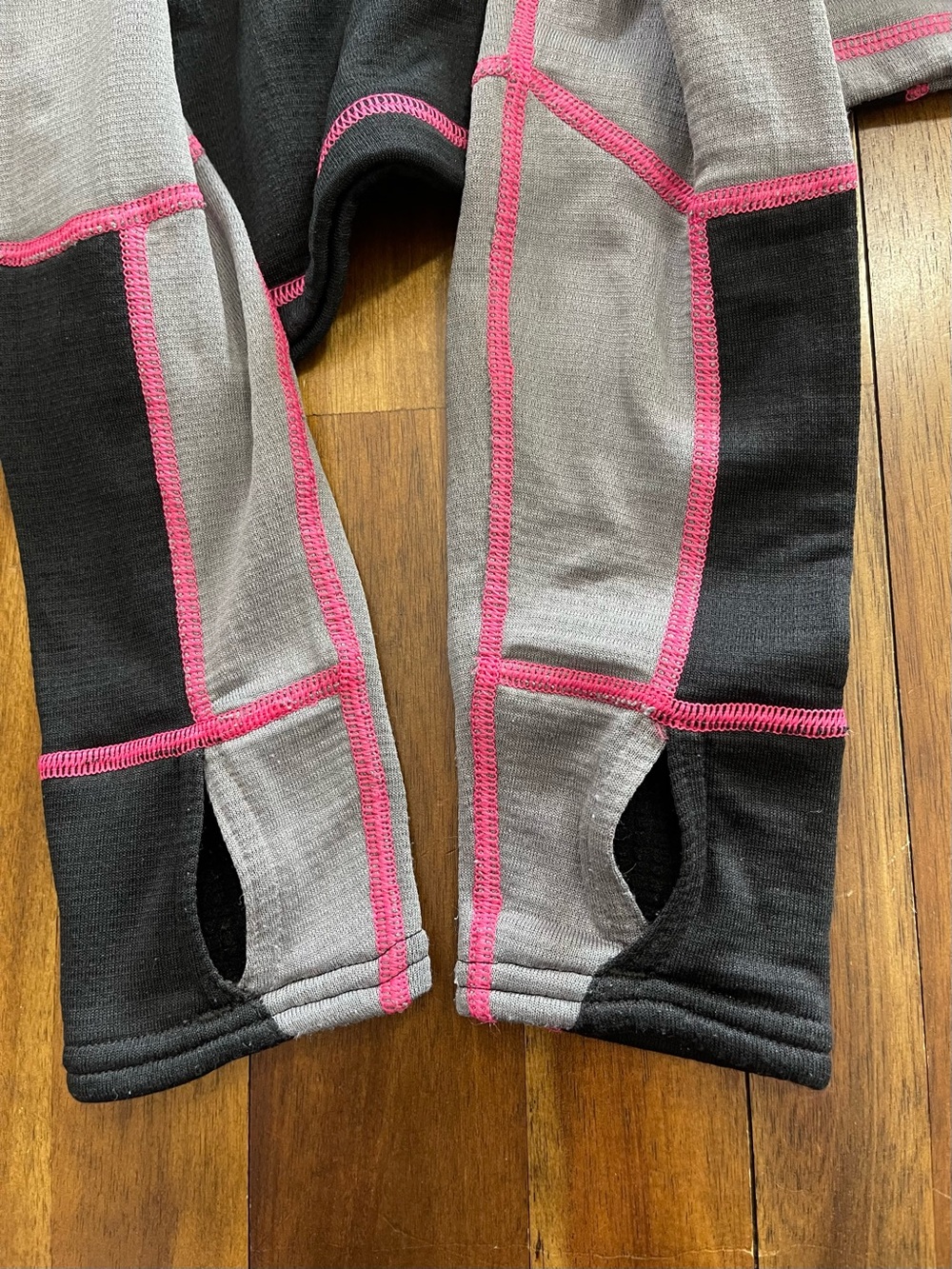 Cabela's women’s Thermal base layer Pink and black medium two piece long sleeve - Picture 10 of 11